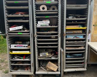 STORAGE CABINETS WITH METAL RAYS
