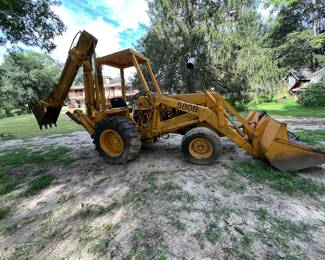 14). Case 580B Front End Loader
2493 Hours
