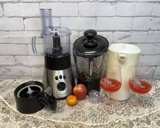 Kitchen Appliance Lot – Blender, Food Processor, Pitcher and Glasses