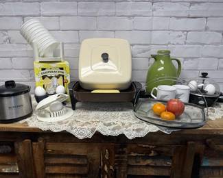 Kitchen Essentials Lot – Slow Cooker, Skillet and Gadgets