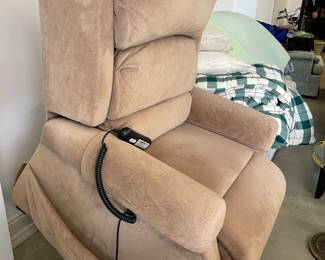 Newer lift chair in great condition.