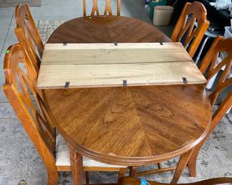 Wood table and 5 chairs with an extra leaf by Bassett Furniture. Made in the USA!