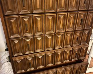 THIS CHUNKY CHEST IS FREE TO GOOD HOME!!