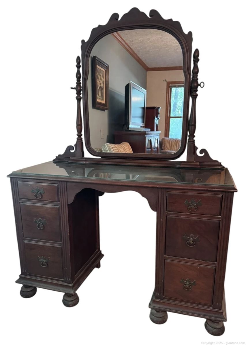 Vintage Vanity with Mirror