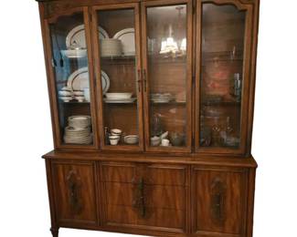 Nice Mid Century Broyhill China Cabinet