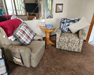 CHAIRS & PILLOWS