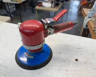 Pneumatic sander
