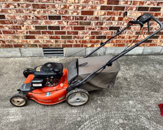 Self propelled lawnmower 
