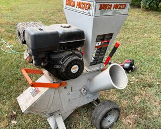 Brush master wood chipper