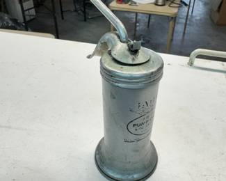 Vintage oil can