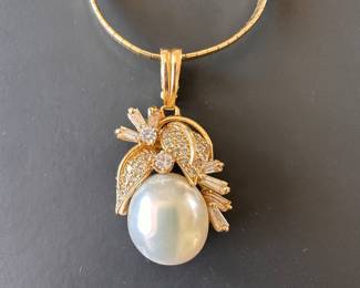 14k gold chain and mabe pearl pendant 