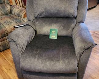 Franklin Lift Chair (Basically brand new)