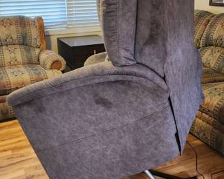 Franklin Lift Chair (Basically brand new)