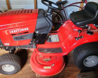 CRAFTSMAN T110 42-in 17.5 -HP Single cylinder Gas Lawn tractor