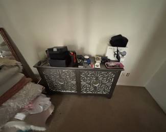 Mirrored grey entry table