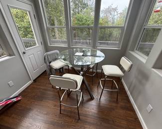 table and 4 chairs