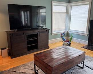 Lift coffee table, Samsung TV, barn door tv stand