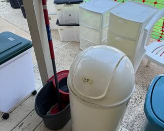 Mop and bucket, Trashcan