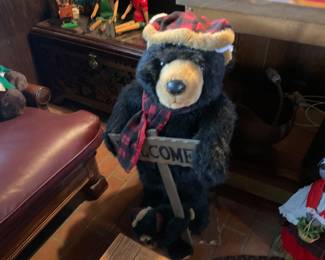 Bigger bear w/ welcome sign