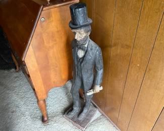 Abraham Lincoln fold art statue