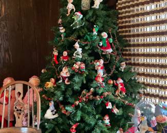 The Christmas tree all decorated in ANNALEES