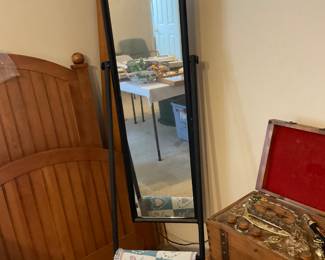 Floor standing mirror