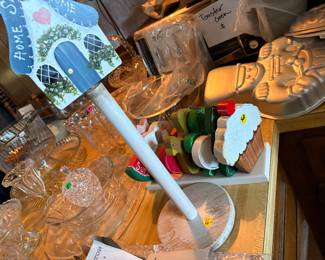Paper towel holder with seasonal changes topper