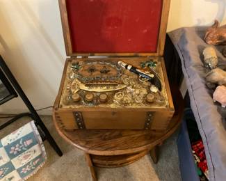 Treasure chest radio