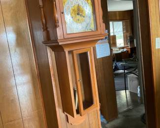 Hanging pendulum clock