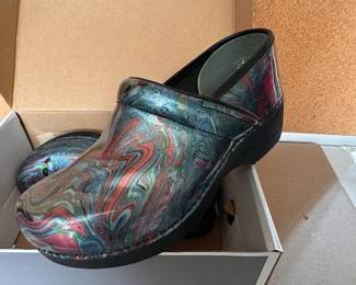 Marble Swirl Dansko, Slightly Worn Size 39 $15.00