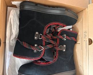 Ugg Size 8 Classic Weather Hiker New $45.00