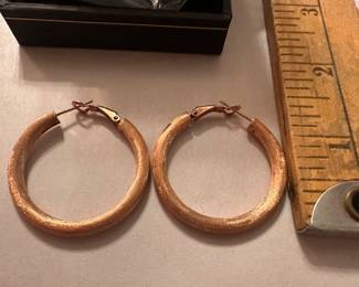 Medium Size Hoops Itaor $8.00