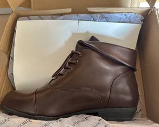 Darcy Size 9WW New Brown Boots $12.00