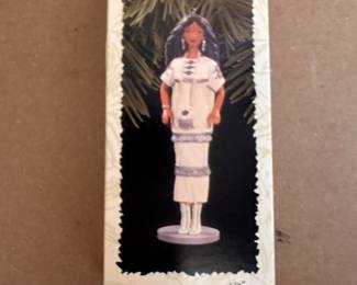 Hallmark Dolls of the World Native American Barbie $3.00