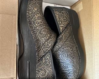 Dansko Black Antique Size 39 Preowned $15.00