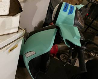 Gator Grace 50cc Gas Scooter Classic Vespa Look