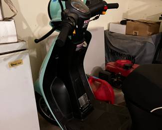 Gator Grace 50cc Gas Scooter Classic Vespa Look