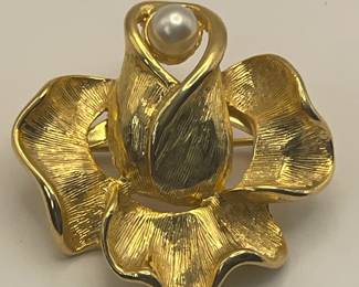 Vintage Brooch with Pearl
