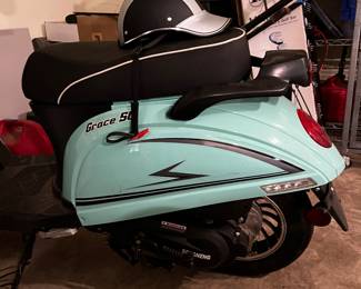 Gator Grace 50cc Gas Scooter Classic Vespa Look