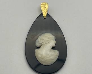 14Kt Gold Black and White Cameo Pendant