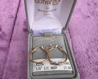 Concepts Earrings New #28 $3.00