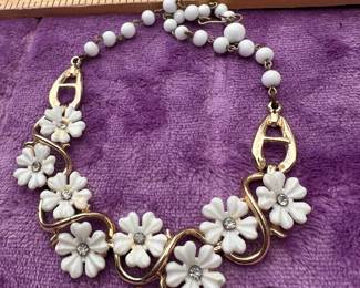White Flower Necklace $6.00