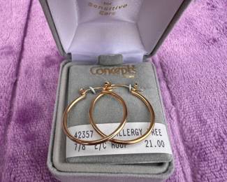 Concepts Earrings New #30 $3.00