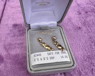 Concepts Earrings New #10 $3.00