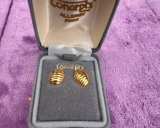 Concepts Earrings New #12 $3.00