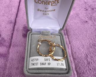 Concepts Earrings New #32 $3.00