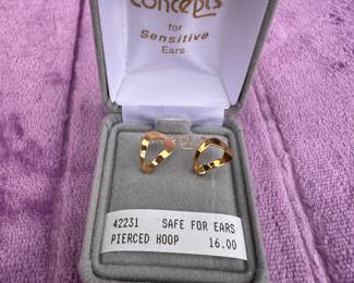 Concepts Earrings New #33 $3.00
