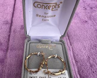 Concepts Earrings New #26 $3.00