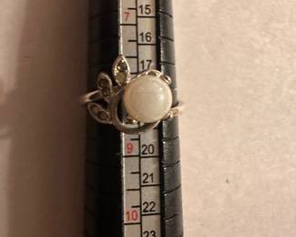 Size 8 18kt HGE Pearl Ring $12.00