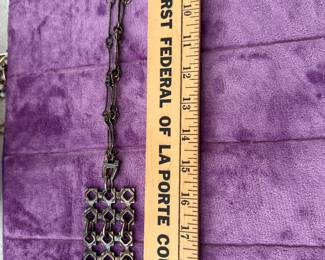 Costume Dangle Necklace $4.00